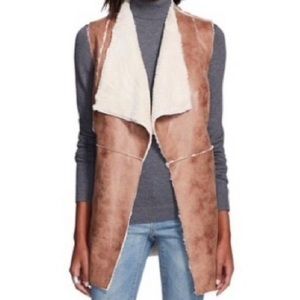 Knox Rose vest jacket. Faux fur/ suede